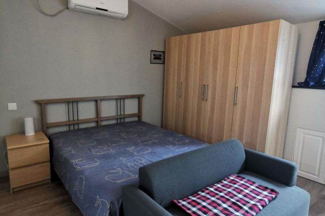 Cozy 1 br with good price in Jing‘an Center. easy to  L 2/7 Jing'an Temple St.