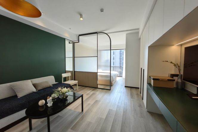 Sunny one bedroom serviced apt+central AC Nr L4/7 Zhenping Rd