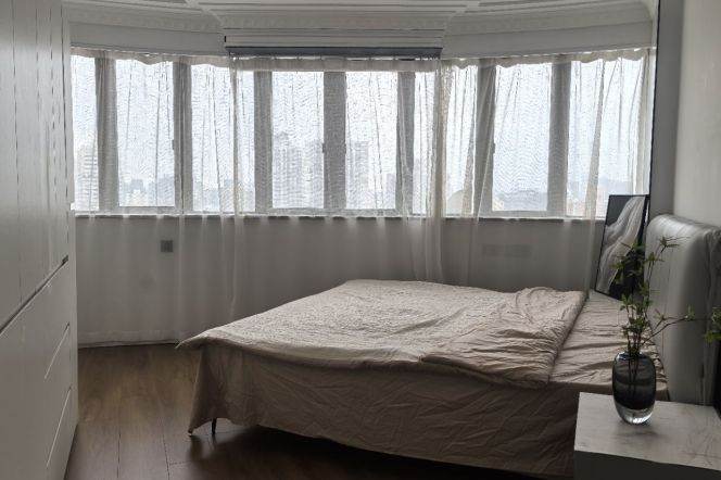 High rise two bedrooms elevator apt near Zhongshan Park