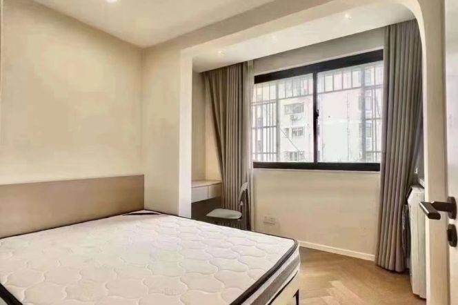 Brand new 2 br 10.5K super nice modern decoration golden location M7/13 Jing'an 