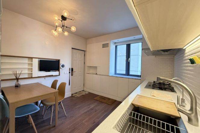 good value-1bed 68sqm elevator- suzhou river- line 7/ 13 changshou road