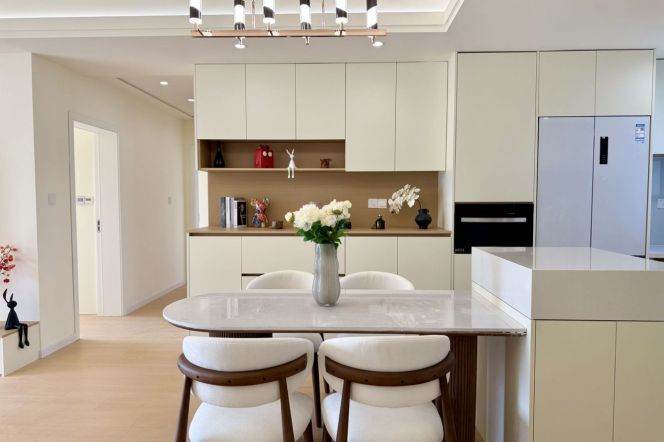 brand new 3brs brand new furniture and nice view floor heating in Gubei 