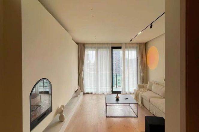 2 Brs, 2 Baths with Open Balcony, Floor Heating, Oven, 120 sqm @ Yishan metro L9