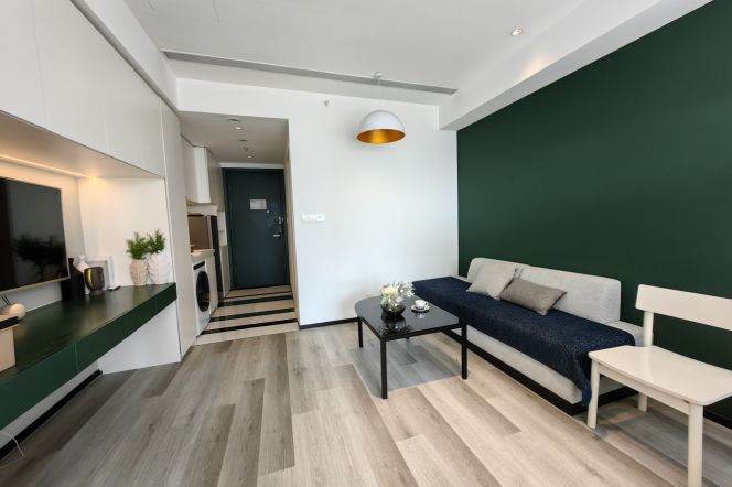 Sunny one bedroom serviced apt+central AC Nr L4/7 Zhenping Rd