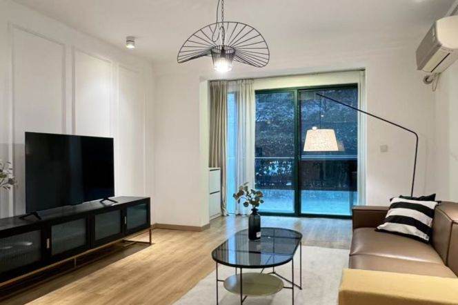 Renovated 3br with floor heating,ground floor with green yard