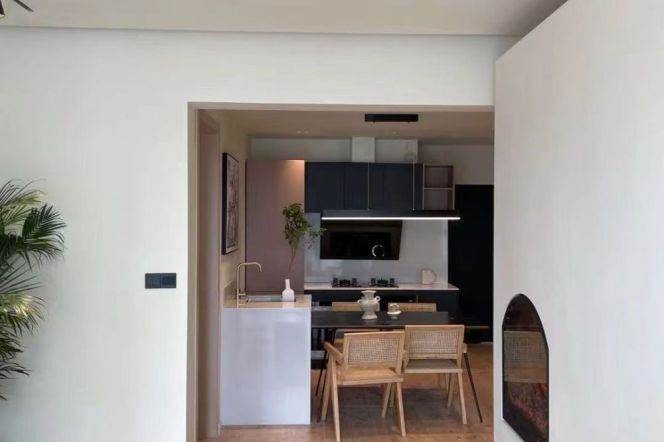 2 Brs, 2 Baths with Open Balcony, Floor Heating, Oven, 120 sqm @ Yishan metro L9