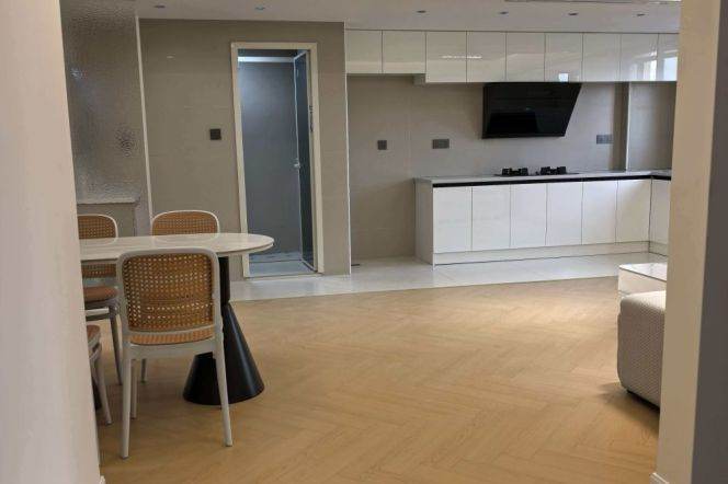 beixinjing rd elevator 2BR/big living room@L2