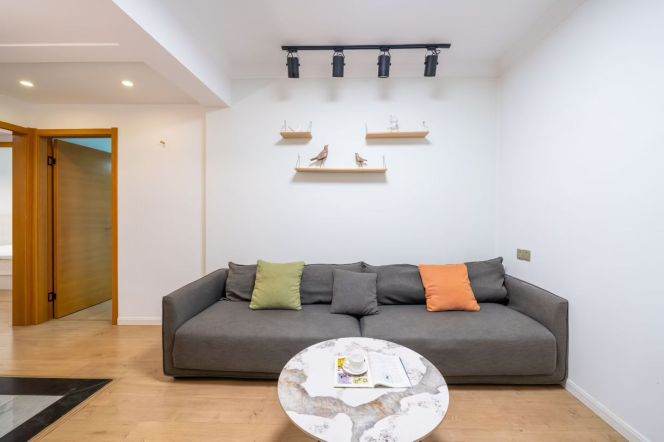 Modern cozy 2 br 1 bath  Ideal price 11.8K golden location M2/7/14 Jing'an Temple 