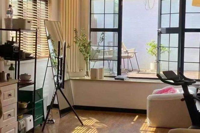 Mid Huaihai/ West Fuxing rd wall heat 2brs/2lr/1ba with terrace; L1/7