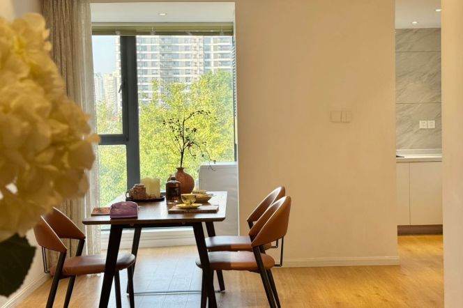 Hanzhong Rd /Shanghai Natural History Museum/2br2bt/central AC/floor heat/oven/balcony