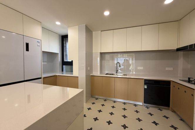 brand new 3brs brand new furniture and nice view floor heating in Gubei 