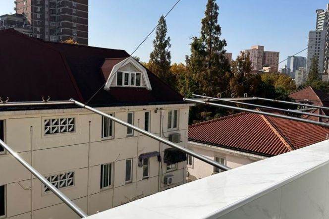 Changle rd  Cozy 1br  Stairs balcony  / Spacious /Modern/ Quiet 