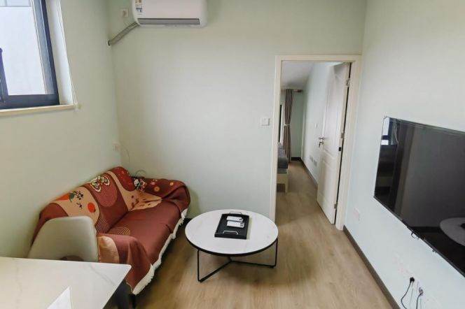 Unique 2 br with good price on JianGuo Rd(W),5 mins to L 9/12 JiaShan Rd St.