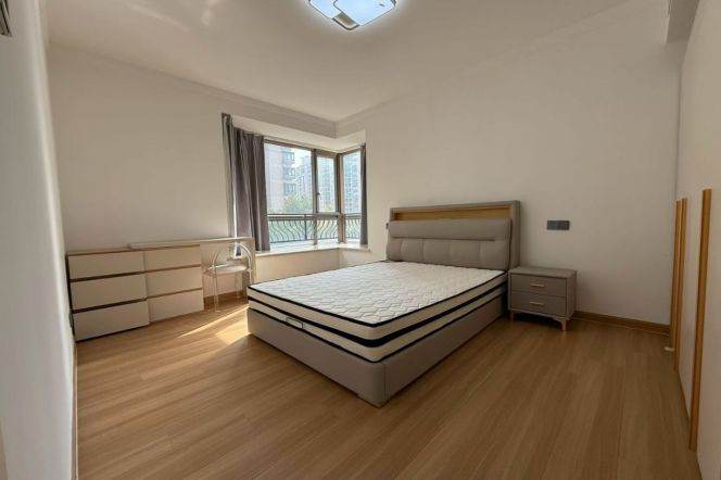 Hongbaoshi Rd/Yili Rd /Yaohong Rd metro/3+1br2bt/central AC/floor heat/balcony/oven