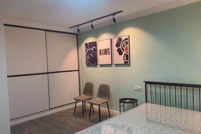 4BR Apartment in Jing'an Temple District with Floor Heating