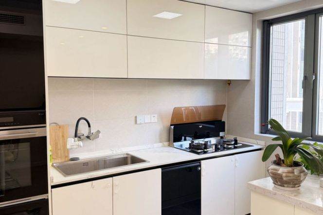 modern 2brs floor heating and modern furniture near line 15 Golden Pedestrian street