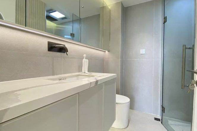 Modern minimalist high-end apartment in West Nanjing road 15k 