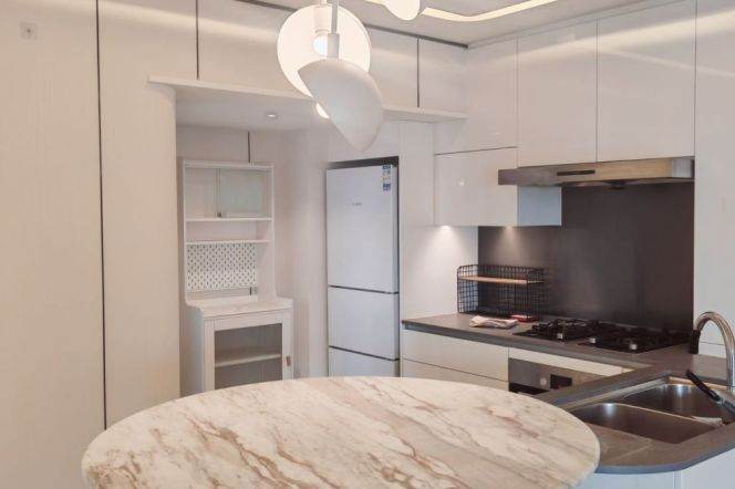 Premium 1BR 95m² High-Floor w/Heating&Gym nr Jiangsu Rd Station