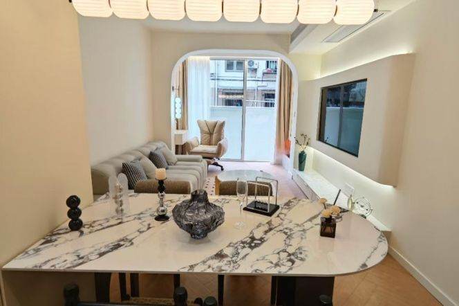 Jing’an Modern&Spacious 1Br/2Lr/1Bt Close to L14 Wuding Rd Station 