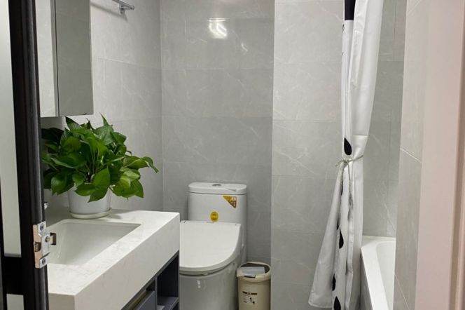 2BR apt with elevator near Colombia Garden and line 3/4/10 Hong'qiao Rd metro