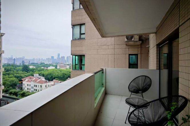 Modern 3brs with floor heating and balcony  in central Xuhui
