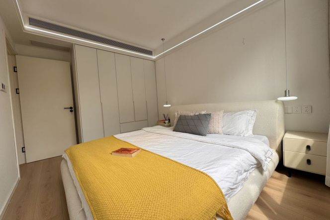 Jing’an Well-lighted 2Br/2Lr/1Bt Close to L2/7/14 Jing’an Temple&Changping Rd 
