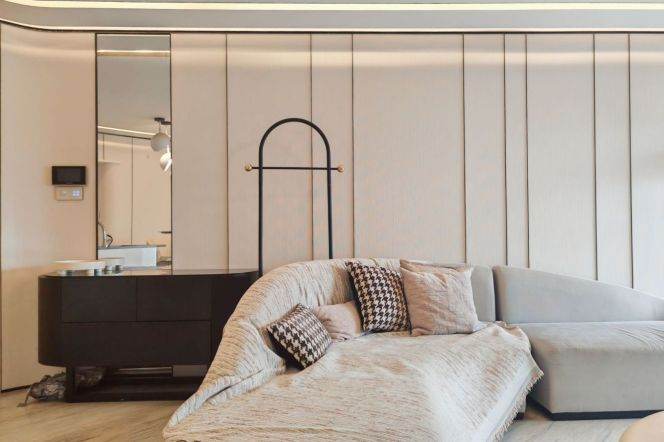 Premium 1BR 95m² High-Floor w/Heating&Gym nr Jiangsu Rd Station