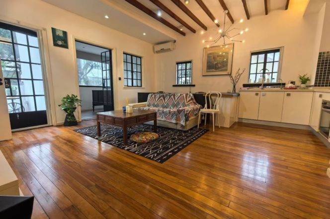 Good Location Well-lighted 1Br/2Lr/1Bt Close to L10/11 Jiaotong University Metro Station 