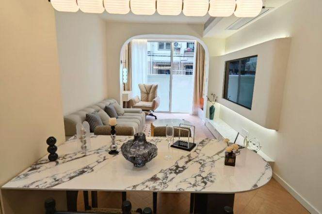  Modern 1br with Patio at Jing'an L7/13/14