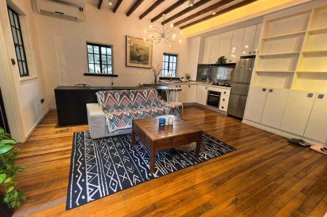 Good Location Well-lighted 1Br/2Lr/1Bt Close to L10/11 Jiaotong University Metro Station 