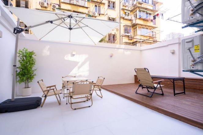 south Shaanxi rd 1br with garden