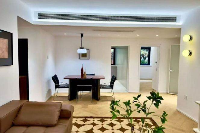 Xujiahui nice and morden 2br with big garden with 17.8k