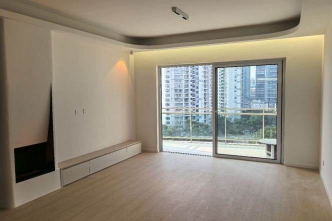Modern 3brs with study with floor heating and balcony in Lujiauzi