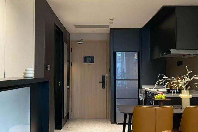 1 large studio near line 8 and Fu'dan Uni can long and short term lease