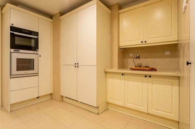 very modern big size 4brs huge living room wall heating  in best compound Xintiandi 