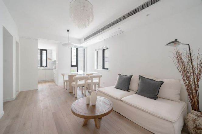 modern 1br+balcony Nr west nanjing road M2/12/13