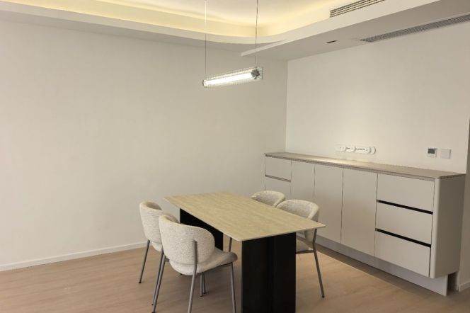 Modern 3brs with study with floor heating and balcony in Lujiauzi
