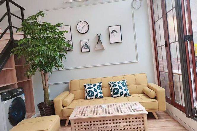 Cozy 1Brm With A Yard Near Line 2/10/13 West Nanjing Rd