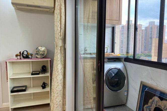 2BR apt with elevator near Colombia Garden and line 3/4/10 Hong'qiao Rd metro
