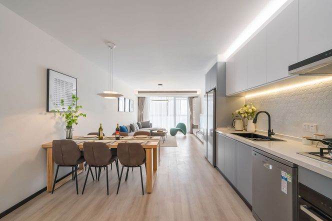 Modern 3brs with balcony and floor heating  belong to Xintiandi area