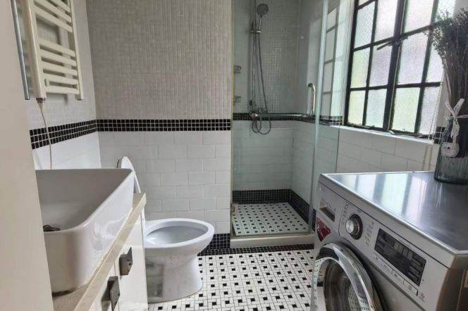 Elegant 1BR with Balcony on Wukang Road