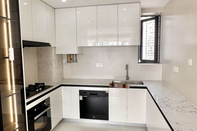 modern 3brs nice furniture floor heating nice view beside Su zhou river and line 13 