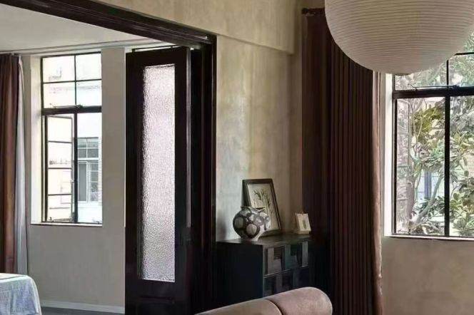 Classic 2br apartment in historical building west Nan Jing road Line2/12/13