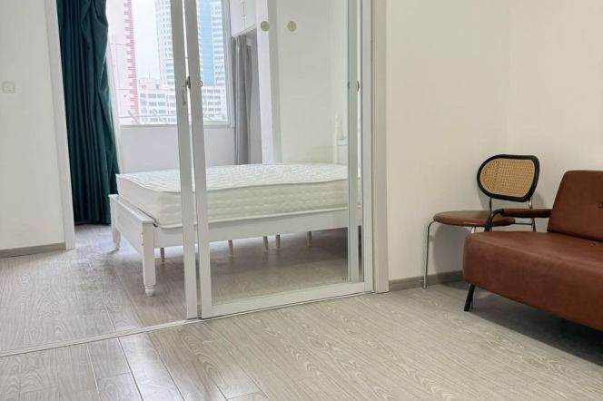 Cozy 2br 1lr/great value/balcony/bright room,3 mins walk to Jiaotong uni@L10/11