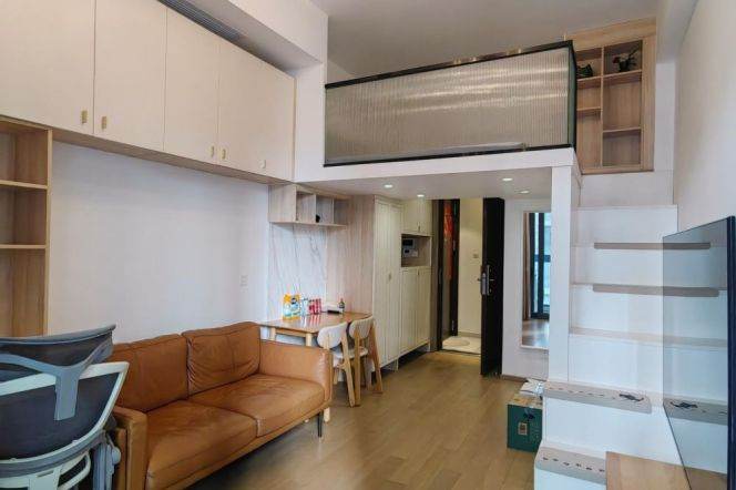 Unique 1+1 br next NYU shanghai, 5 mins walking to L6/8/11 Oriental sports center St.