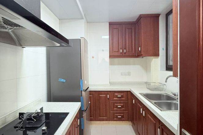 Freshly Renovated 2BR 2BA Apt in the Clove Apt/Huashan Rd