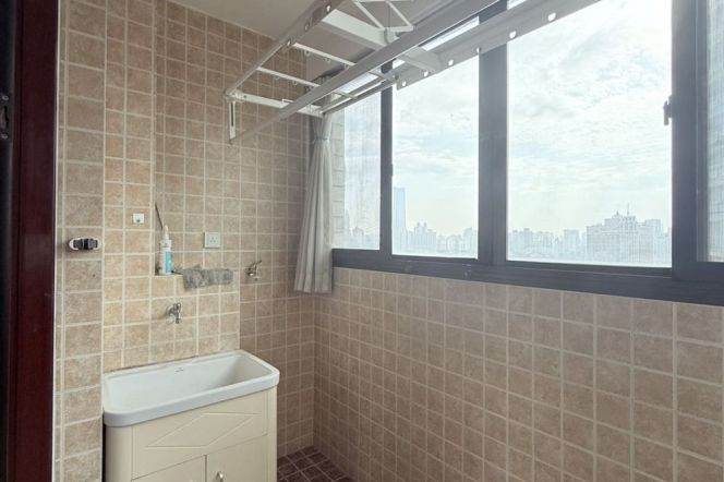 Freshly Renovated 2BR 2BA Apt in the Clove Apt/Huashan Rd