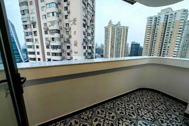 Jiangsu Rd/Changning rd wall heating 1br/2lr/1ba apt wt balcony;L2/11