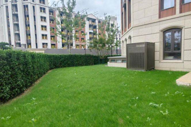 Spacious whole building 4 br with big outdoor space near Wellington Shanghai. L 6/8/11