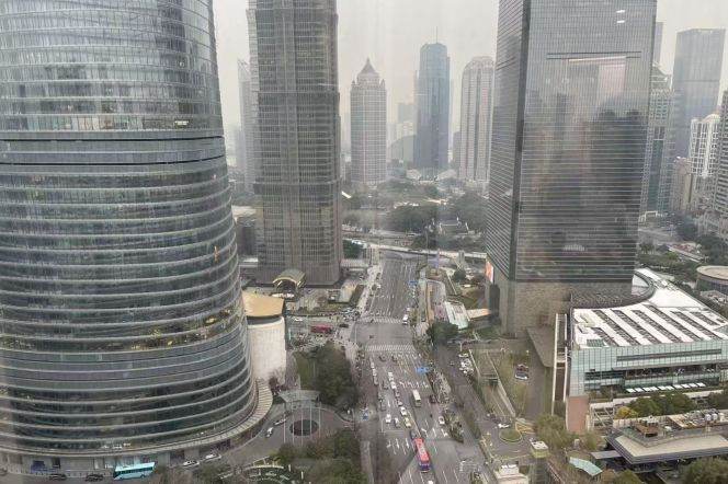 Stunning 40th Floor Luxury Apartment | 3BR | Lujiazui CBD | Steps from Shanghai Tower